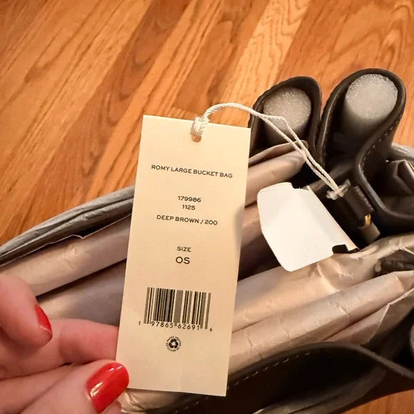 Tory Burch Large Romy Bucket Bag - Picture 8 of 8